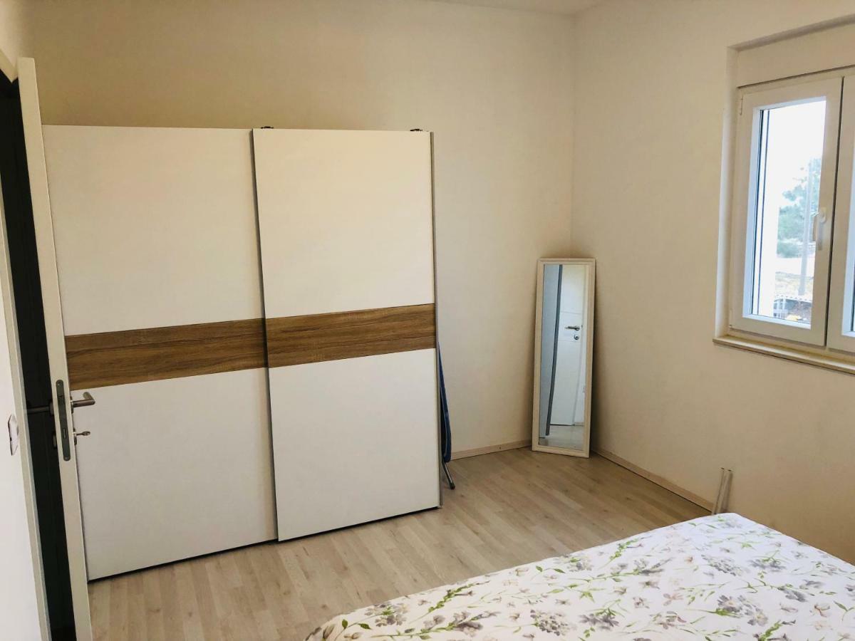 Apartman Petar Ražanac Eksteriør billede